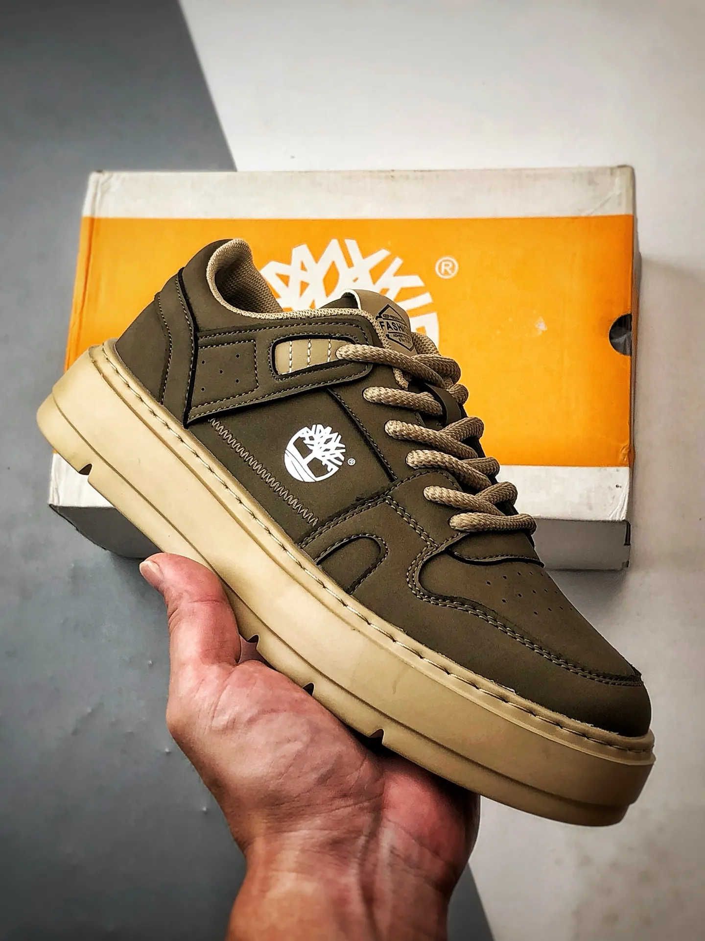 💰400 Timberland outdoor lightweight low-cut casual Martin boots, Guangdong factory quality, original box and original packaging, fashionable and trendy matching. The fabric is made of Italian 🇮🇹 top-grade frosted fine-grained cowhide. It is equipped with anti-odor and anti-corrosion genuine leather latex insoles. The outsole and hardware are all made from OEM raw materials. The full set of official website unified packaging gives you a perfect wearing experience. High-quality and durable, a must-have for sportsmen. High-quality and first-class foot feel. This year's autumn and winter trendy outdoor is suitable for daily matching. Item number: TB088009713 Size: 39 40 41 42 43 44 (standard size)